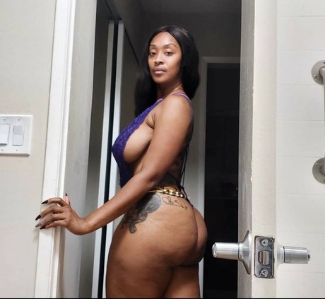 LavendaMonroe onlyfans boobs