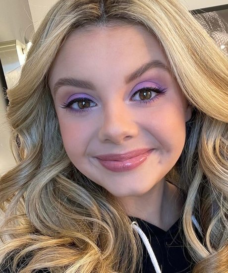 Mallory James Mahoney onlyfans leaked pictures