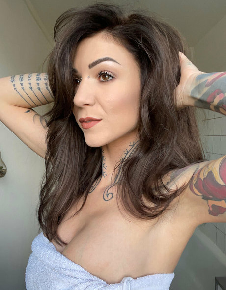 CerizVodka onlyfans topless