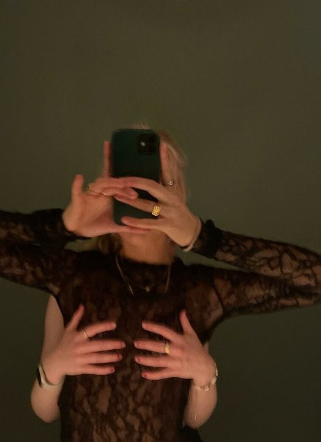 Its Emma 18 only fans nude leaks