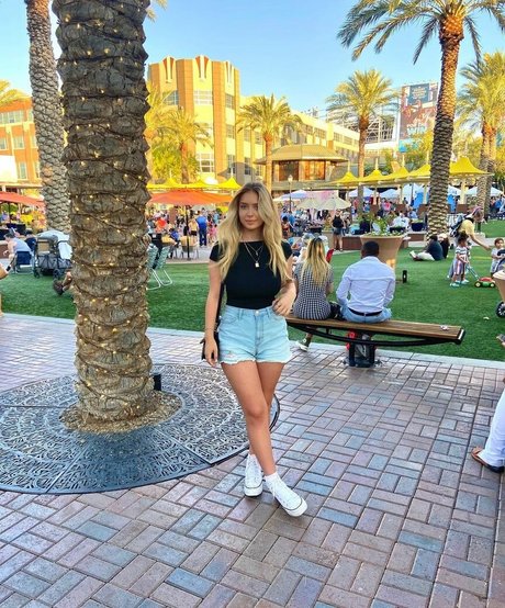 Caitlin Betterly onlyfans nide