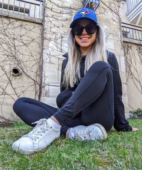 Hot Yoga Babe onlyfans posts