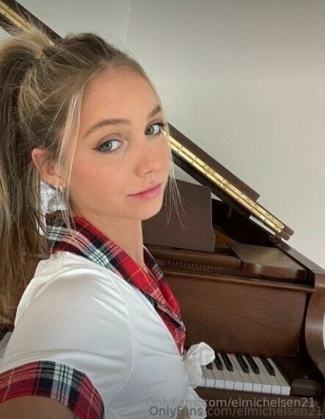 elmichelsen21 onlyfans leak ass