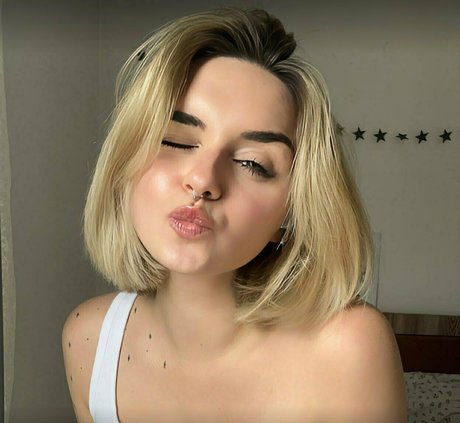 fantasylucy onlyfans topless