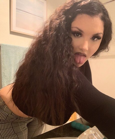 Mia Lombardi nudes only fans