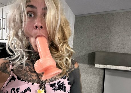 Vero Venturing onlyfans explicit content