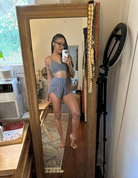 Juice Box Bri onlyfans photos