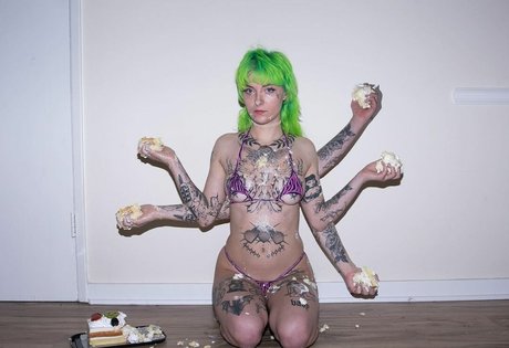 Avalon Valore nude onlyfans pics