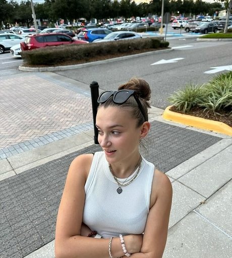 Skye Upshall onlyfans strip