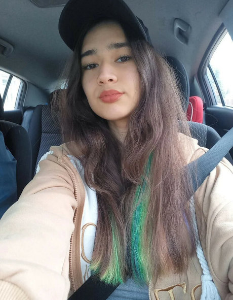 Mariemelons onlyfans posts