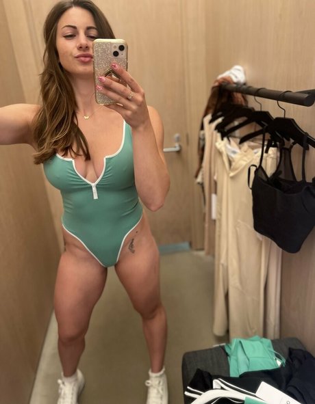 LucyCloud onlyfans posts