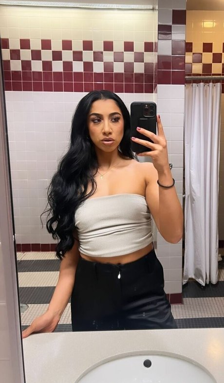 Indi Hartwell naked onlyfans