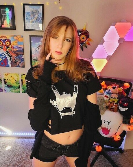 MaryMajora is on onlyfans