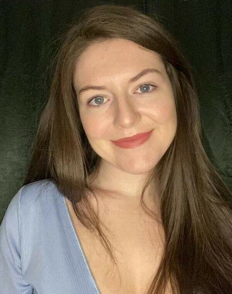 Caley Chisholm nude only fans leaks