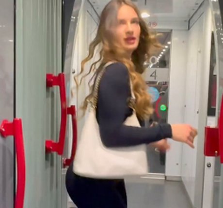 Giulia Corrado onlyfans strip tease