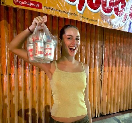 Eloise Webb onlyfans ass