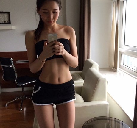 Lizwenya is on onlyfans