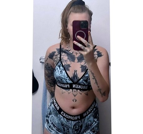 tattooedblonde777 en onlyfans