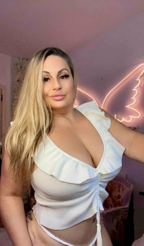 baddiemi only fans leak nude