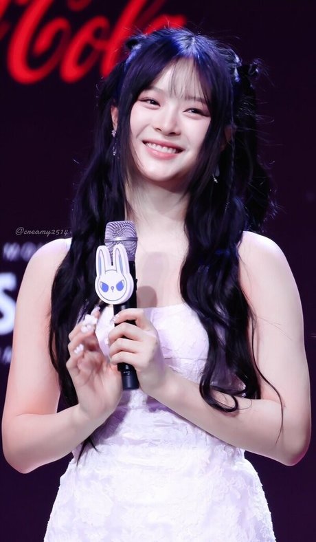 Hanni Pham onlyfans leak fuck