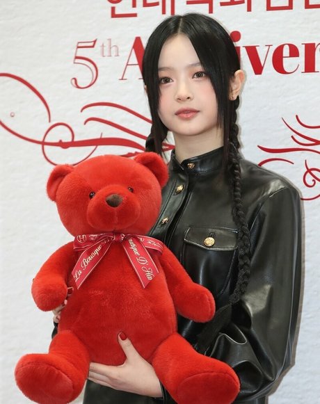 Hanni Pham onlyfans boobs