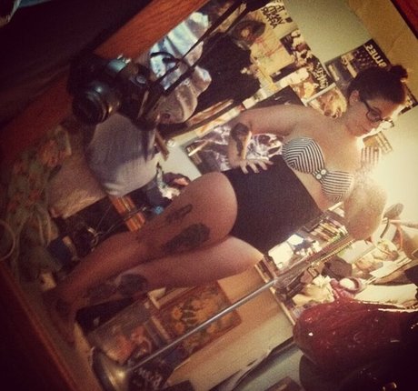 Stepstool Sarah naked onlyfans