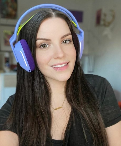 katestark topless onlyfans