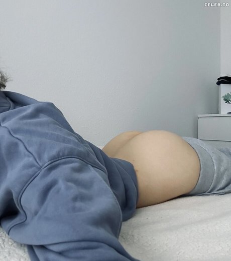 Linneasky strip onlyfans