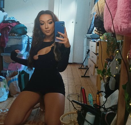 Emilynomates only fans content