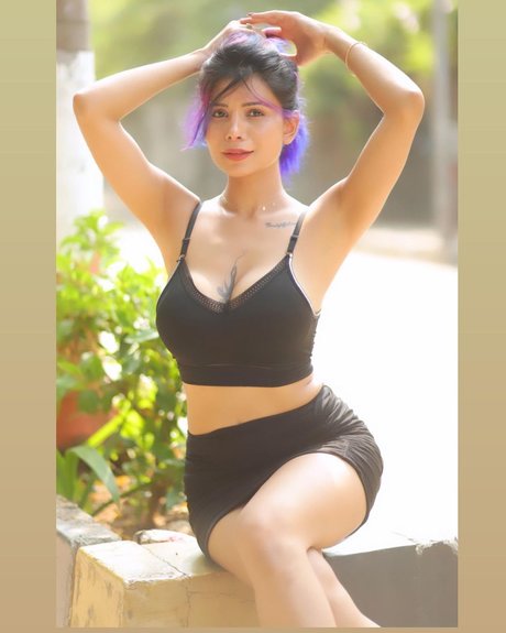 Annie Sharma only fans review