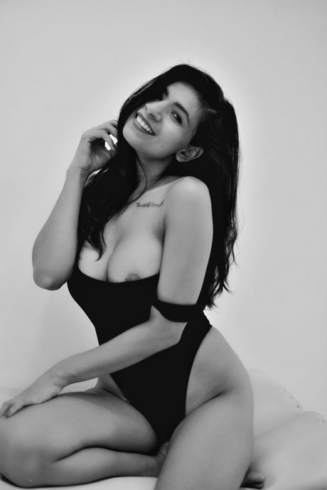 Annie Sharma onlyfans leak free