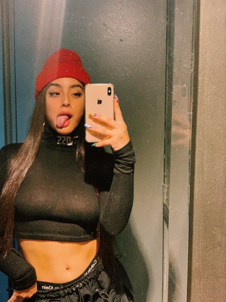 La Chilena nude only fans leaks