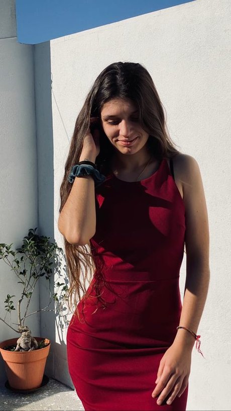 Veronica Marcelino onlyfans strip tease