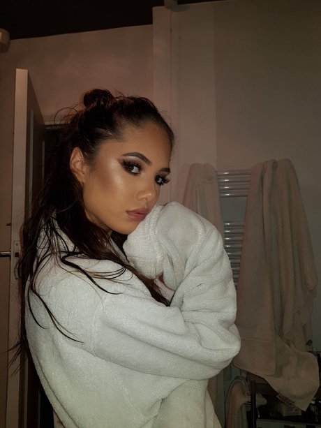 Saoirse Alicia Behzadi_ nude onlyfans pics