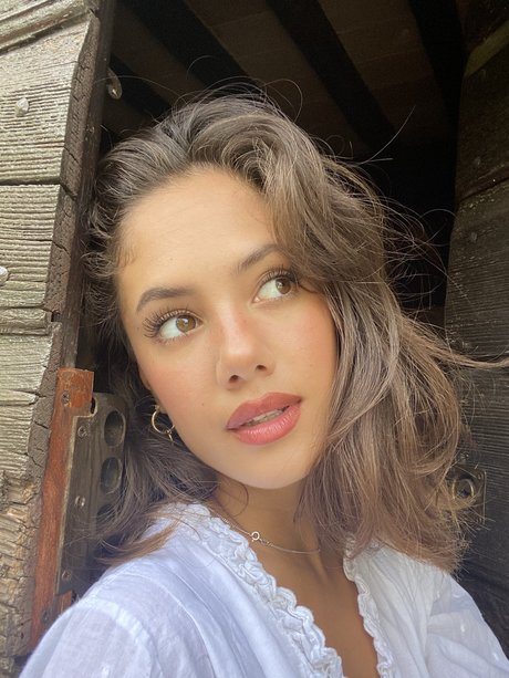 Saoirse Alicia Behzadi_ nude onlyfans pics