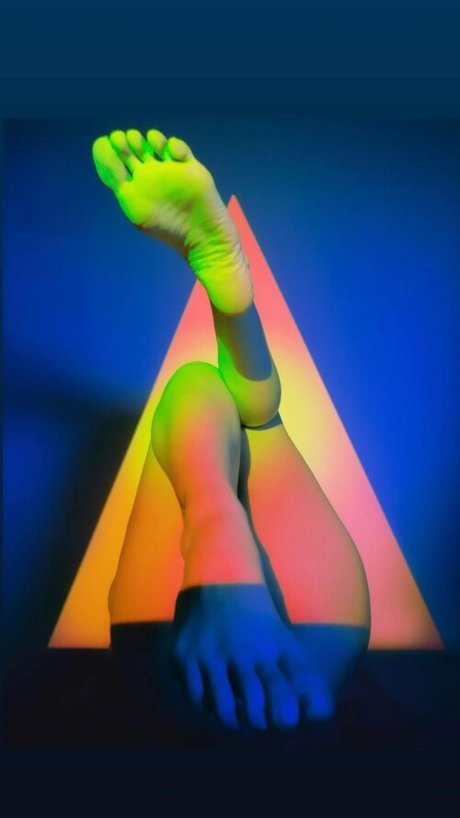 Sayna Soleimanpour onlyfans content