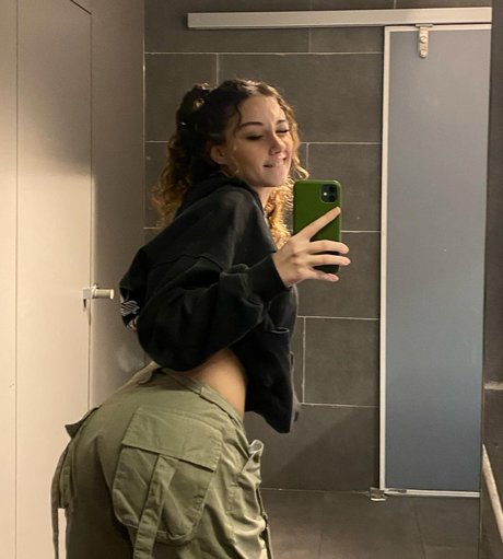 Aleynakutluay onlyfans striptease