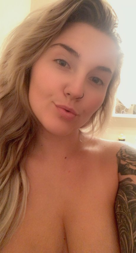 Chloe Yonker nude onlyfans leaks