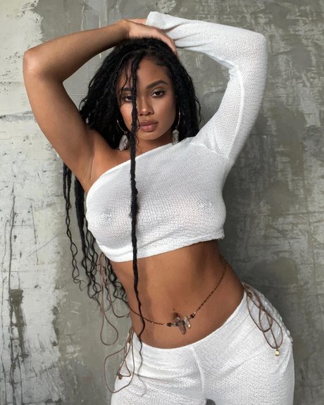 Essence Tatiana onlyfans boobs