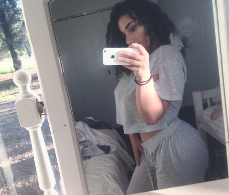 Charlize Tornatola tits onlyfans