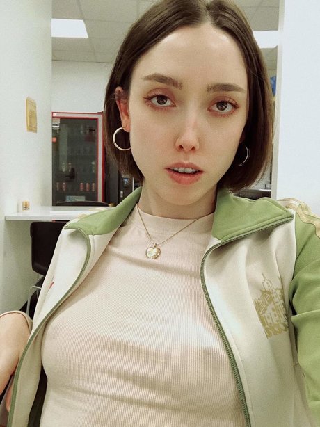 _Zoe Flood Profile pic