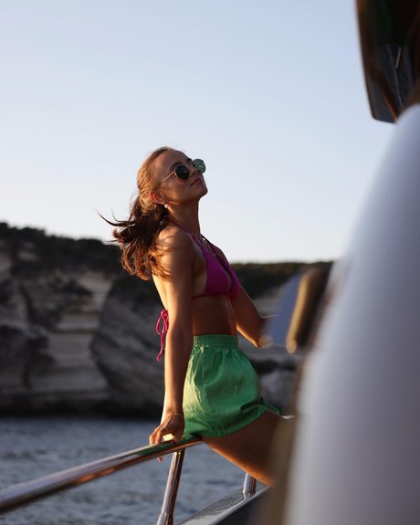 Charlotte Sine onlyfans explicit content