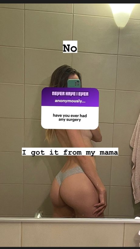 Ella Mooncake onlyfans model images