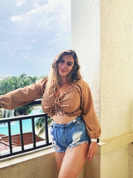 Ivel Pesantez onlyfans content