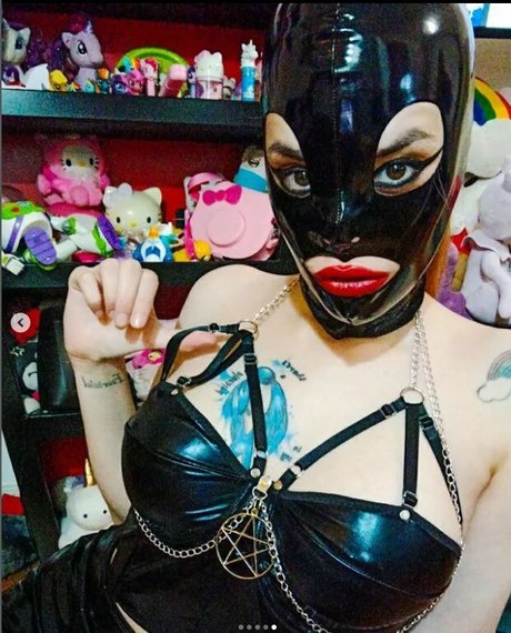 Niniah Wolfy nude onlyfans