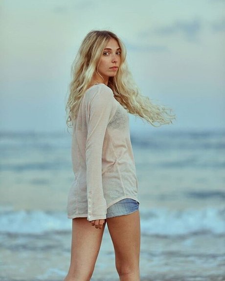 _Anna Bella onlyfans lean