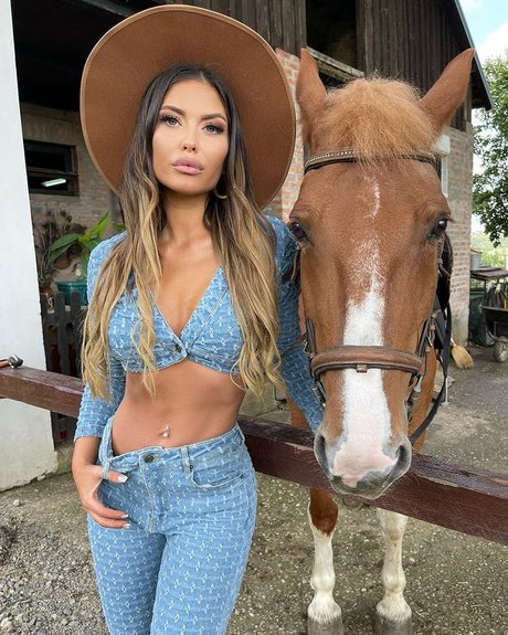 Ana Radulovic onlyfans leams