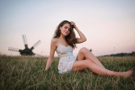 Ave Maria_ nude onlyfans leaks