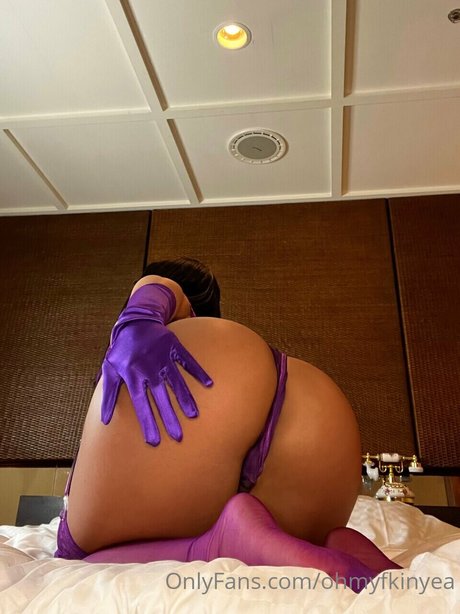 Kia Bb topless onlyfans