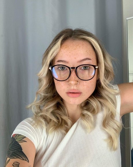 Caelyn Mathews topless onlyfans